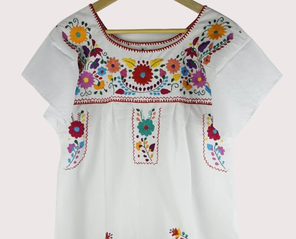 Vestido Mexicano L Blanco cuello Rojo, un clásico – Ponle Corazón Shop